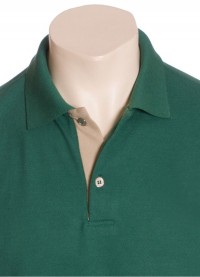 Camisa polo verde musgo com detalhe cáqui
