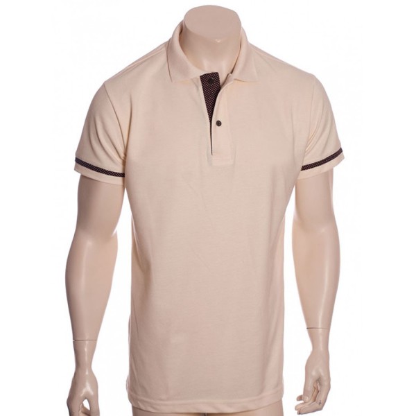 Camisa polo pérola com detalhes em marrom