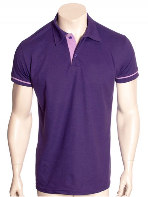 Camisa polo roxa com detalhes em rosa