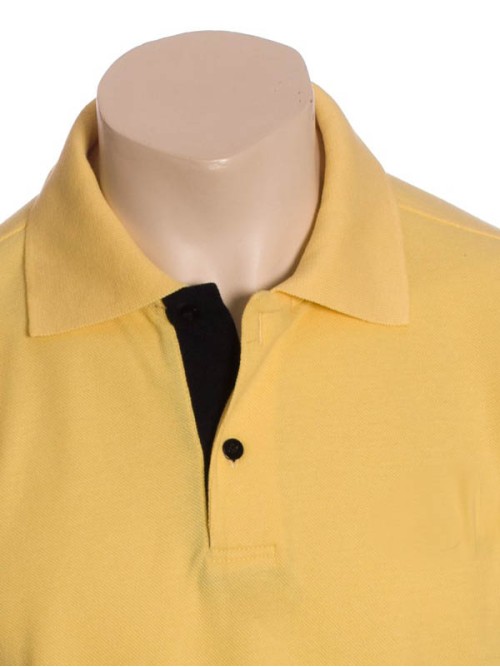 Camisa polo amarela com detalhes em preto Camisa polo amarela com detalhes em preto