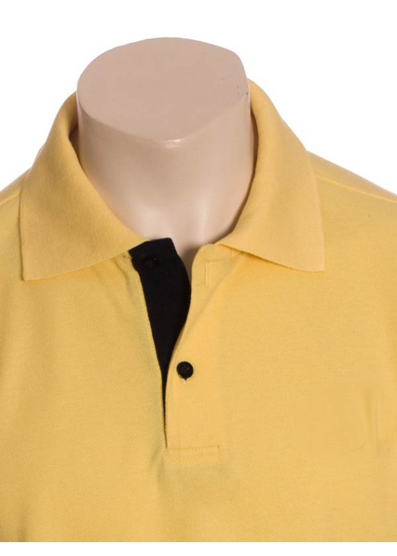 Camisa polo amarela com detalhes em preto