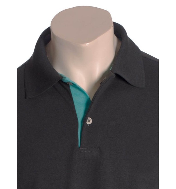 Camisa polo chumbo com detalhes