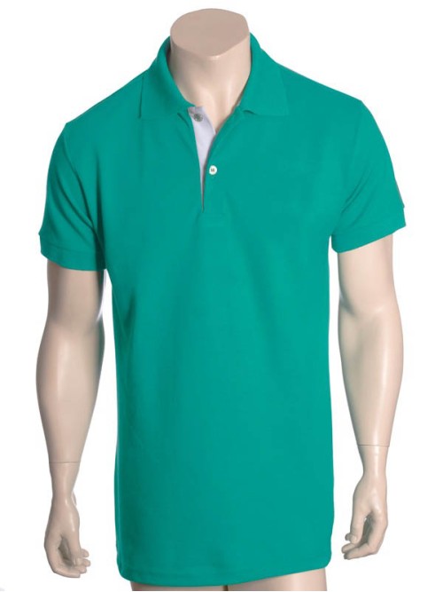 Camisa polo verde com detalhe