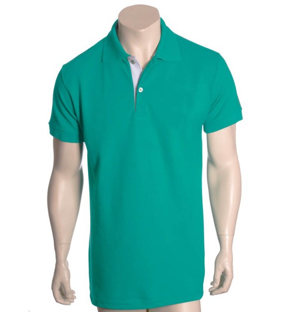 Camisa polo verde com detalhe