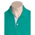 Camisa polo verde com detalhe