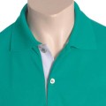 Camisa polo verde com detalhe