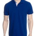 Camisa polo azul com detalhes em branco