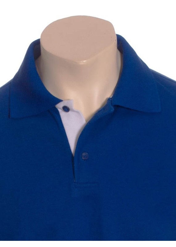 Camisa polo azul com detalhes em branco