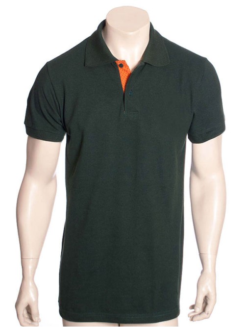 Camisa polo verde musgo com detalhes em laranja