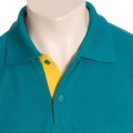 Camisa polo turquesa com detalhes em amarelo