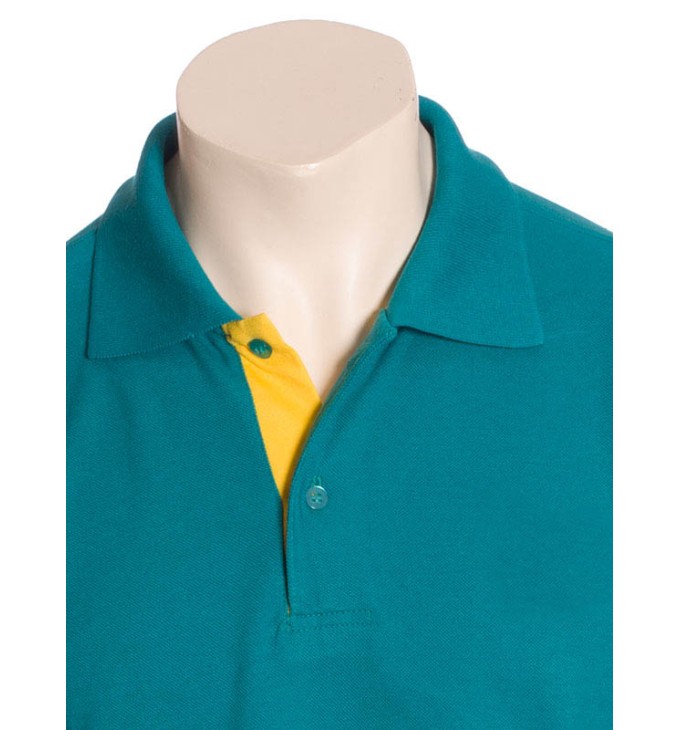 Camisa polo turquesa com detalhes em amarelo