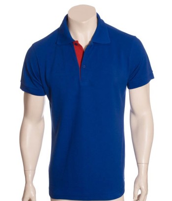 Camisa polo azul com detalhes em vermelho