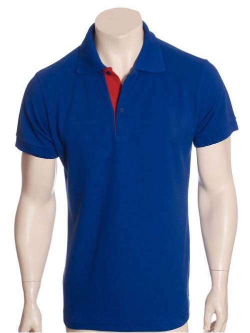 Camisa polo azul com detalhes em vermelho