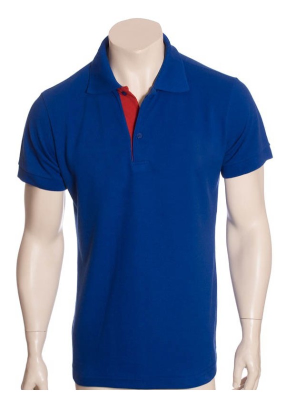 Camisa polo azul com detalhes em vermelho