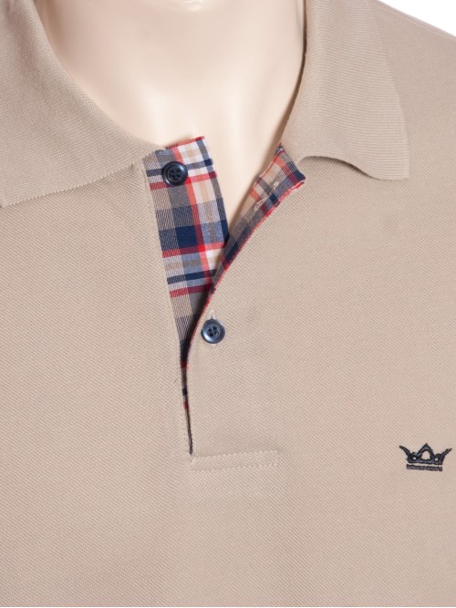 Camisa polo bege com detalhe xadrez Camisa polo bege com detalhe xadrez
