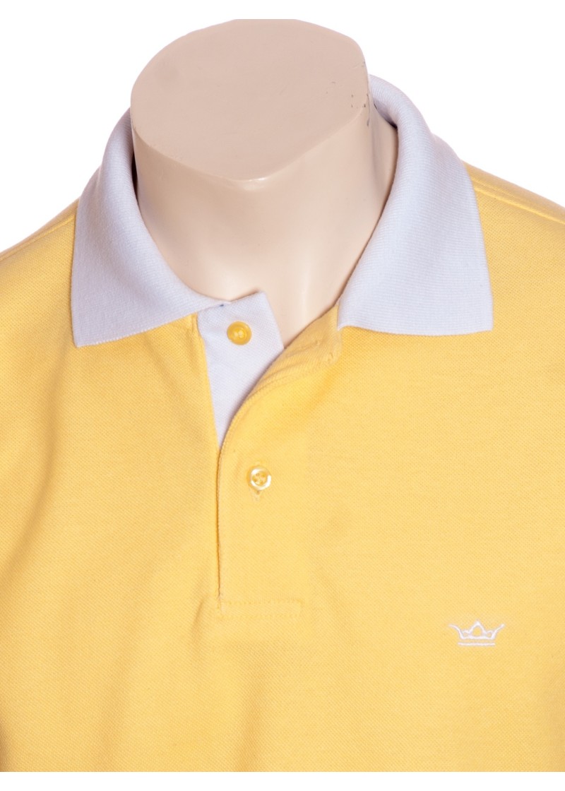 Camisa polo amarela com detalhes em branco