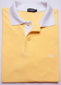 Camisa polo amarela com detalhes em branco