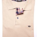 Camisa polo bege com detalhe xadrez