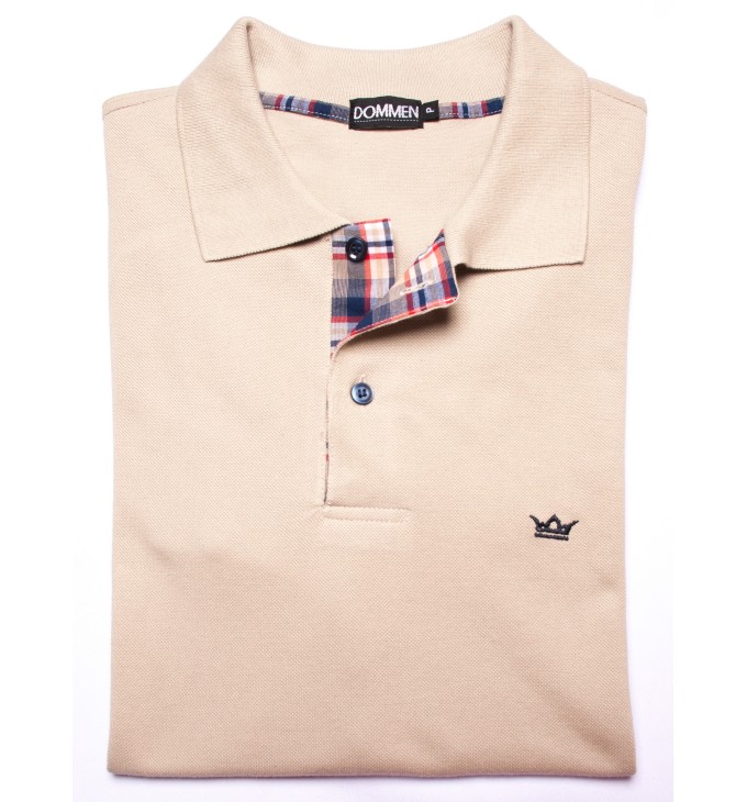 Camisa polo bege com detalhe xadrez