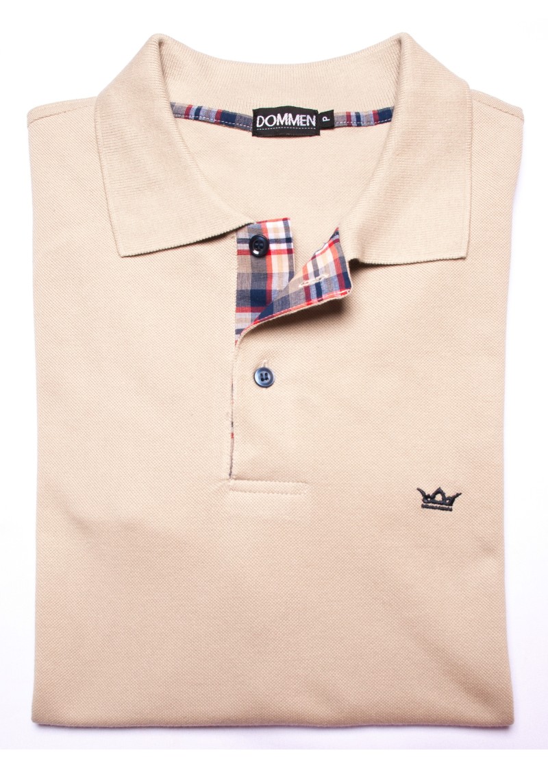 Camisa polo bege com detalhe xadrez