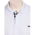 Camisa polo branca com detalhe xadrez