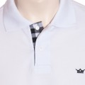 Camisa polo branca com detalhe xadrez