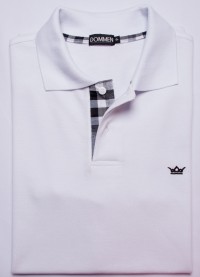 Camisa polo branca com detalhe xadrez