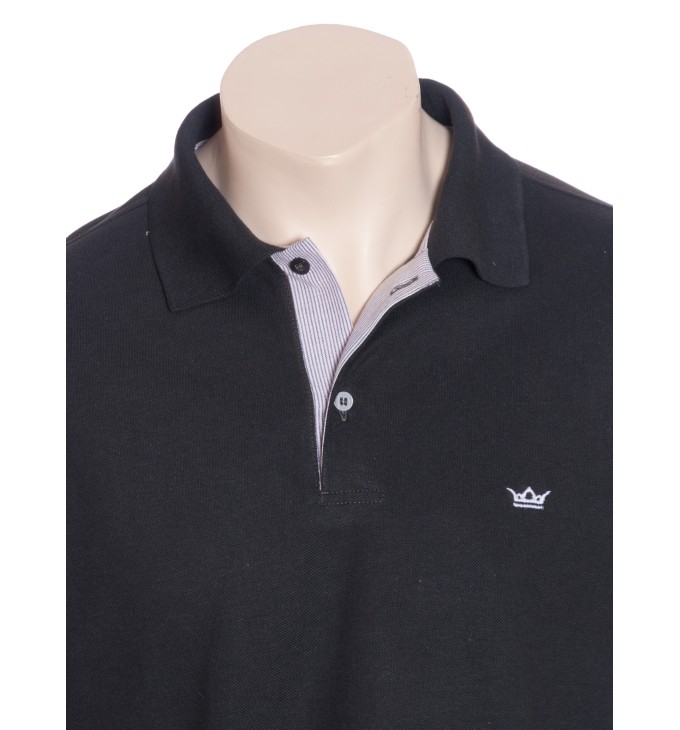 Camisa polo chumbo com detalhe listrado Camisa polo chumbo com detalhe listrado