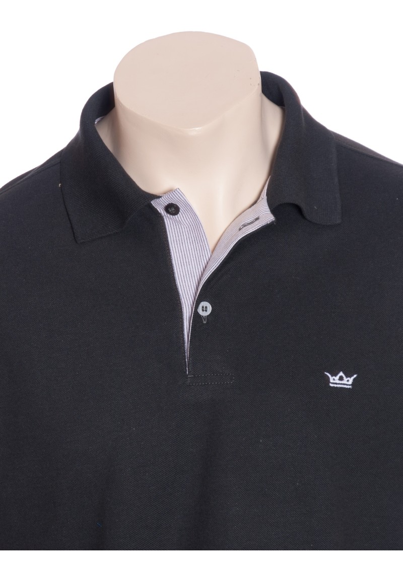 Camisa polo chumbo com detalhe listrado