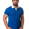 Camisa polo azul com detalhes branco
