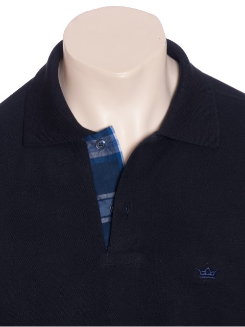Camisa polo marinho com detalhe xadrez Camisa polo marinho com detalhe xadrez
