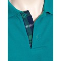 Camisa polo verde com detalhe xadrez