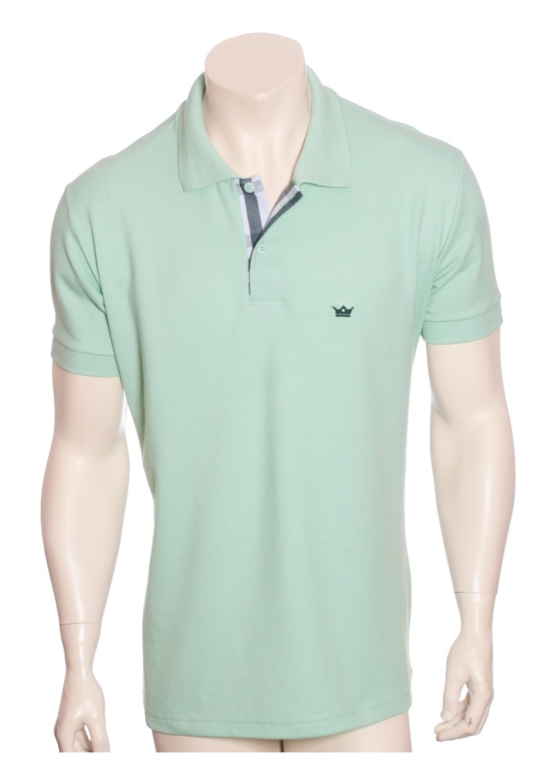Camisa polo verde claro com detalhe xadrez