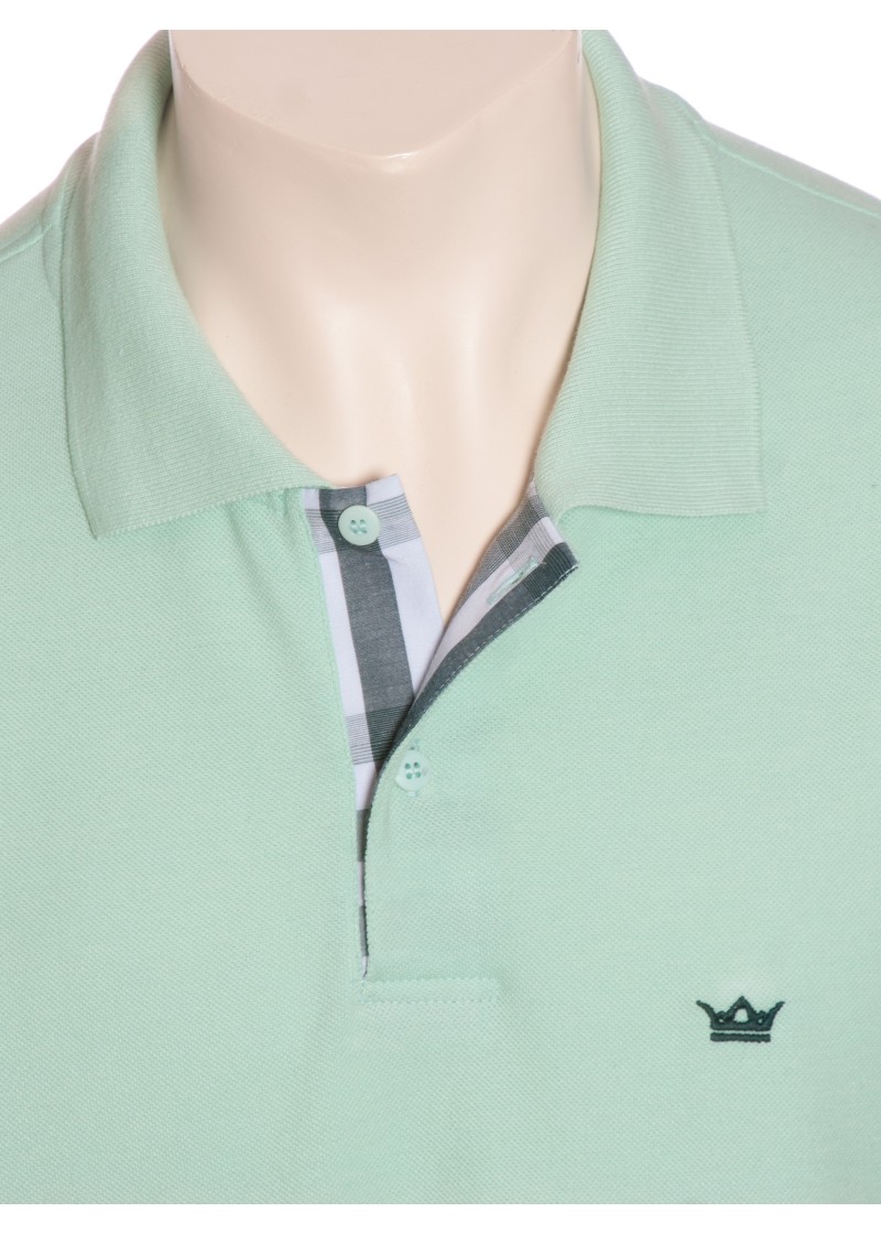 Camisa polo verde claro com detalhe xadrez