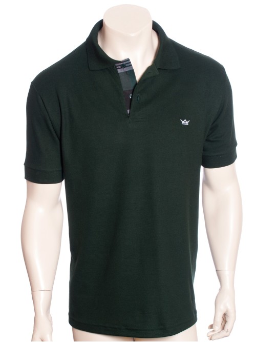 Camisa polo verde musgo com detalhe xadrez