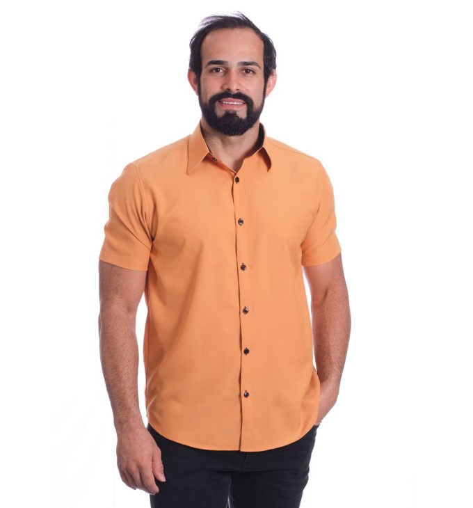 Camisa social mostarda manga curta microfibra detalhe