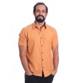 Camisa social mostarda manga curta microfibra detalhe
