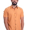 Camisa social mostarda manga curta microfibra detalhe