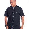 Camisa social masculina de tricoline manga curta preta com detalhe branco na frente