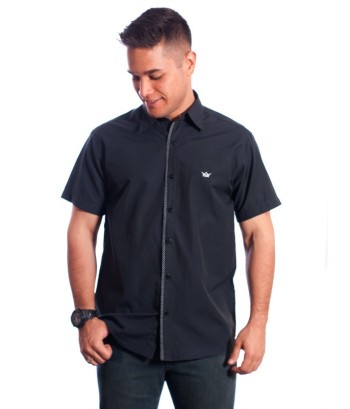Camisa social masculina de tricoline manga curta com detalhe na frente, preta