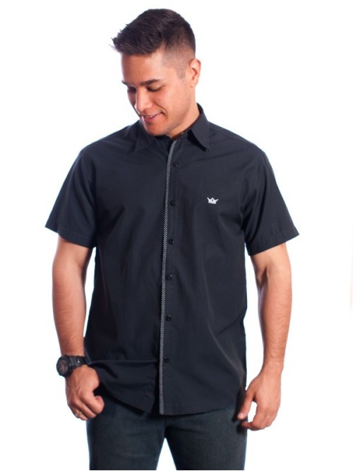 Camisa social masculina de tricoline manga curta com detalhe na frente, preta