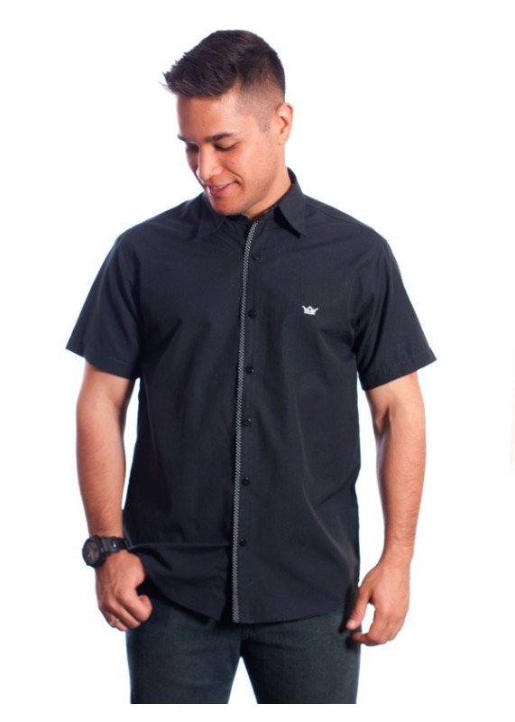 Camisa social masculina de tricoline manga curta com detalhe na frente, preta