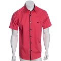 Camisa social masculina de tricoline manga curta com detalhe na frente, vermelha