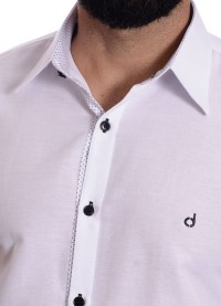 Camisa social branca com detalhe poá