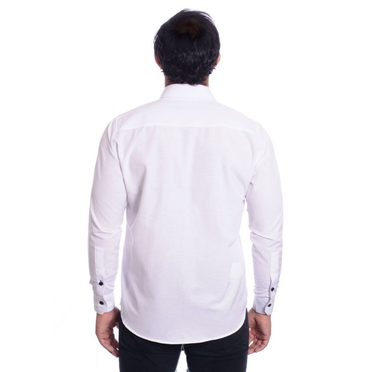 Camisa social branca com detalhe poá