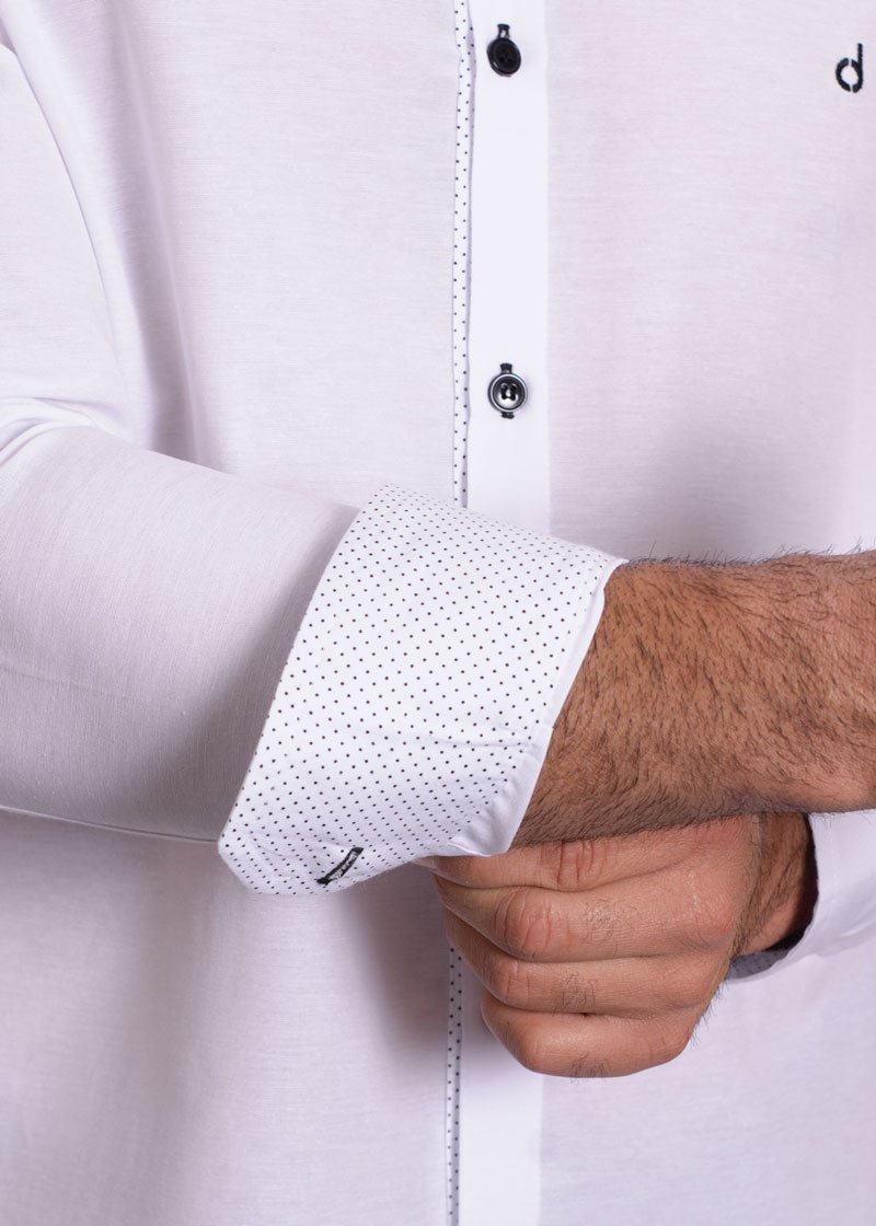 Camisa social branca com detalhe poá