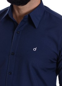 Camisa masculina marinho detalhe na frente de tricoline manga longa