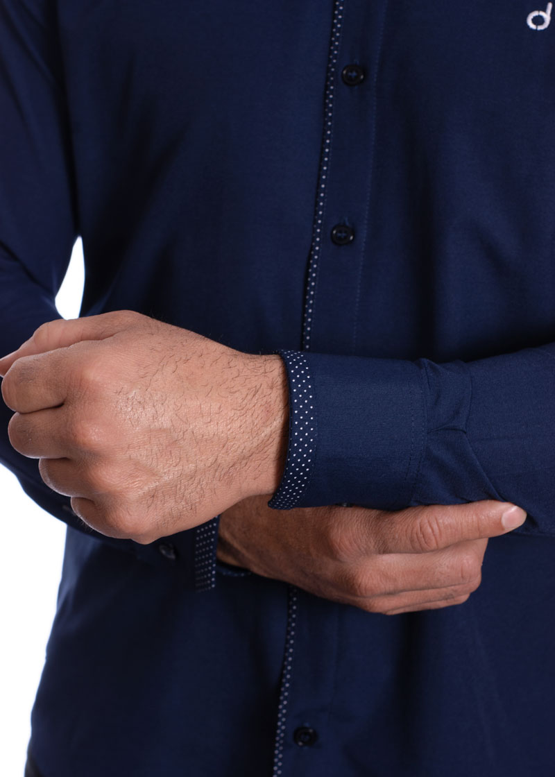 Camisa masculina marinho detalhe na frente de tricoline manga longa