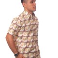 Camisa social masculina de algodão estampado manga curta, marrom