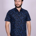 Camisa estampada azul com preto de algodão manga curta